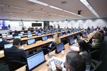 Conselho de Ética sorteia relatores de processos contra André Janones e Gilvan da Federal