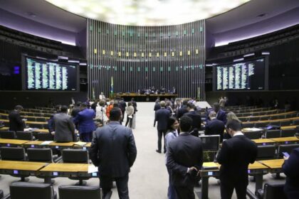 Câmara aprova criação de três grupos parlamentares