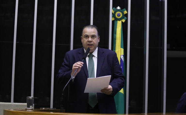 Comissão aprova regras para a atividade de influenciador digital mirim
