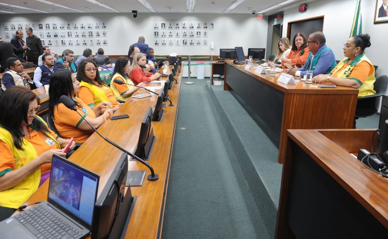 Agentes de saúde defendem proposta com novas regras de contratação para a categoria