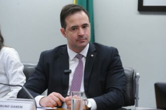 Comissão aprova projeto que obriga conselhos profissionais a atuarem na prevenção ao suicídio