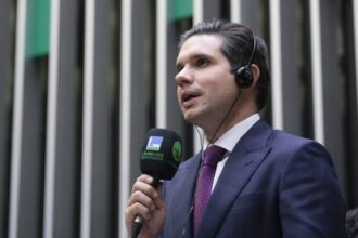 Motta destaca união da Câmara para aprovar projeto sobre proteção a crianças em ambientes digitais