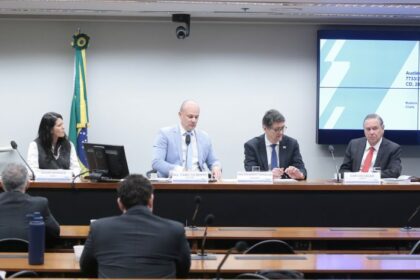 Bancos e lojistas criticam exigência de aviso antes de negativar devedores