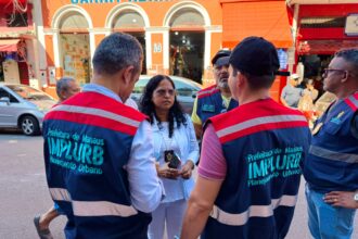 Primeira semana do ‘Mutirão no Bairro’ no Centro tem 74 notificações e duas multas aplicadas para desocupar calçadas
