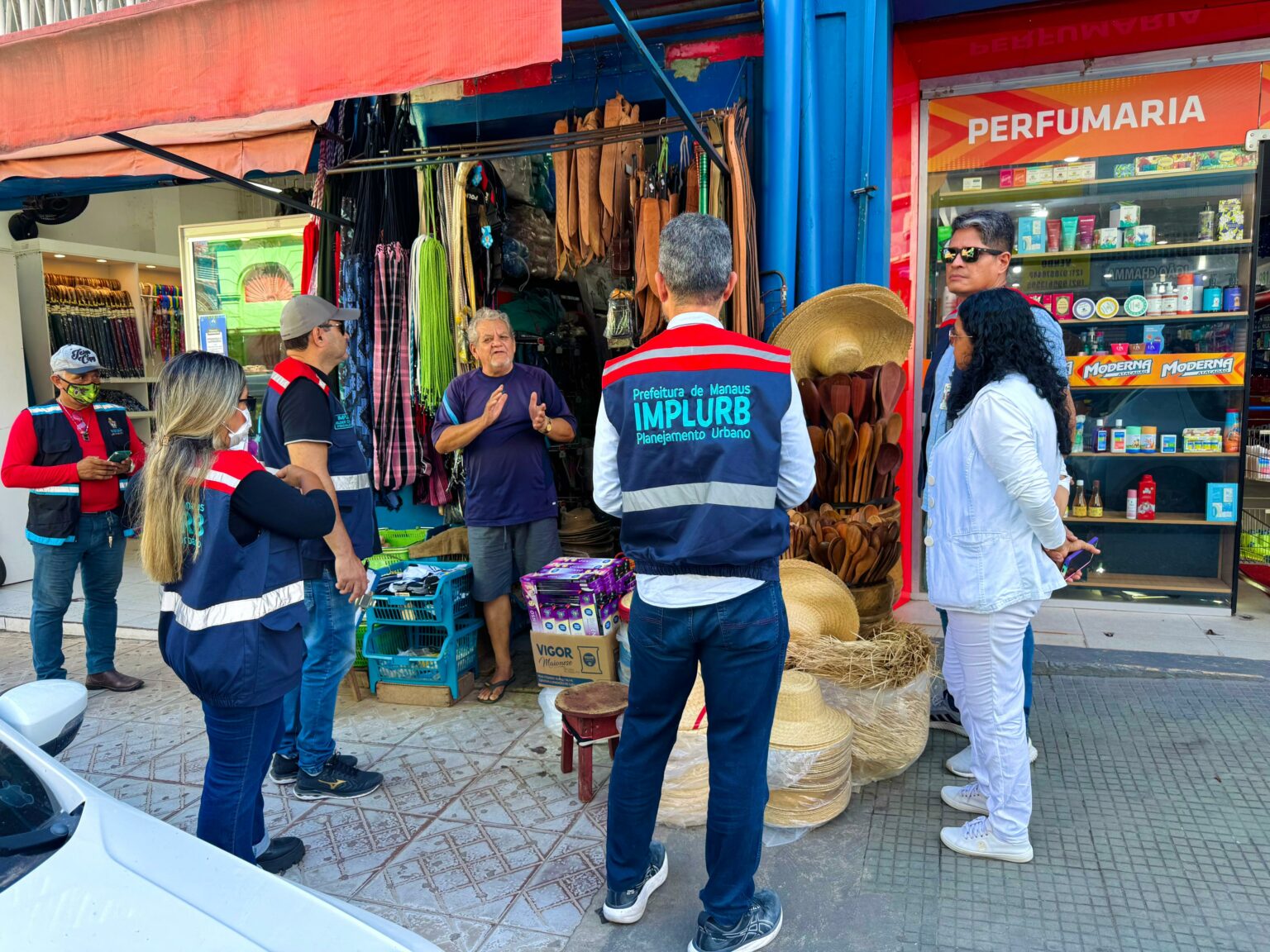 Prefeitura aplica 35 notificações para desocupar calçadas
