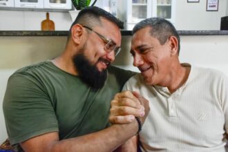 Dia do Pais: Transplante de rim realizado no Delphina Aziz fortalece laços entre pai e filho no Amazonas