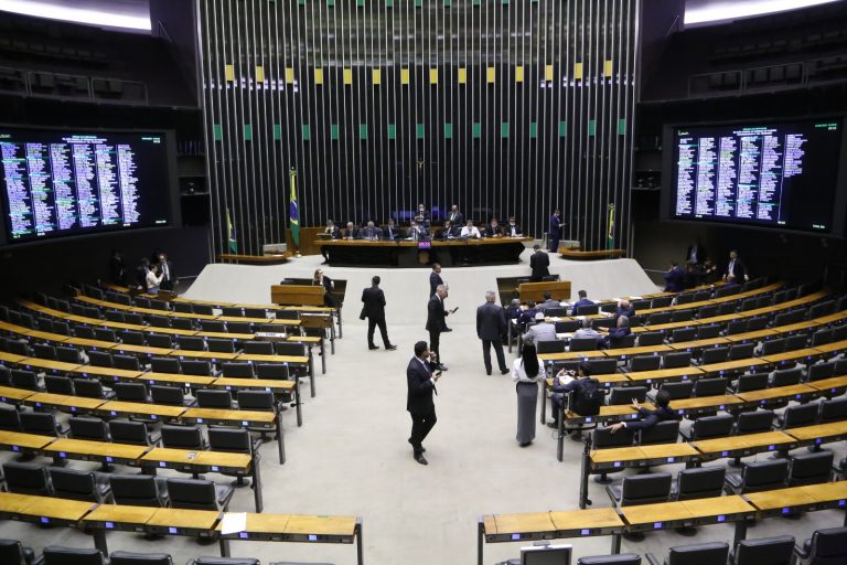 Colégio de Líderes decide realizar sessão do Plenário nesta noite