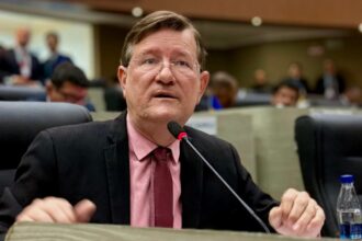 Zé Ricardo cobra Prefeitura para que problemas com lixos em Manaus sejam solucionados