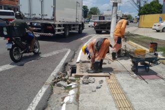 Prefeitura de Manaus recupera drenagem superficial