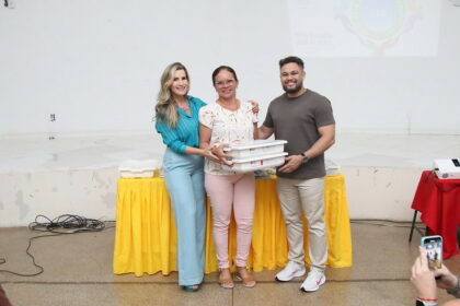 Prefeitura de Manaus entrega kits ‘LEGO Braille Bricks’ para professores da Educação Especial