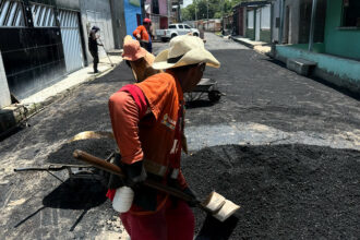 Prefeitura de Manaus leva asfalto e transforma realidade da comunidade Monte Sião, no Jorge Teixeira