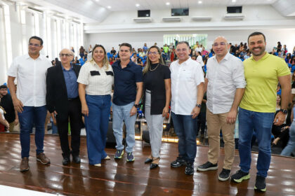 Prefeito David Almeida lança edital do Bolsa Universidade 2026