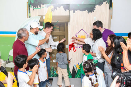 Escola da Prefeitura de Manaus da zona rural recebe projeto ‘Casinha de Livros’