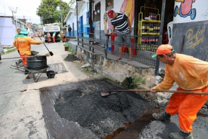 Prefeitura de Manaus leva asfalto a comunidade São Sebastião