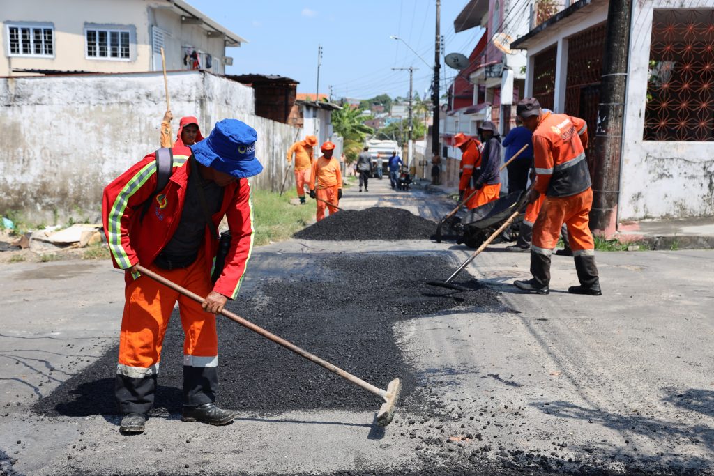 Prefeitura de Manaus leva nova frente de recapeamento ao bairro Japiim e moradores comemoram melhorias