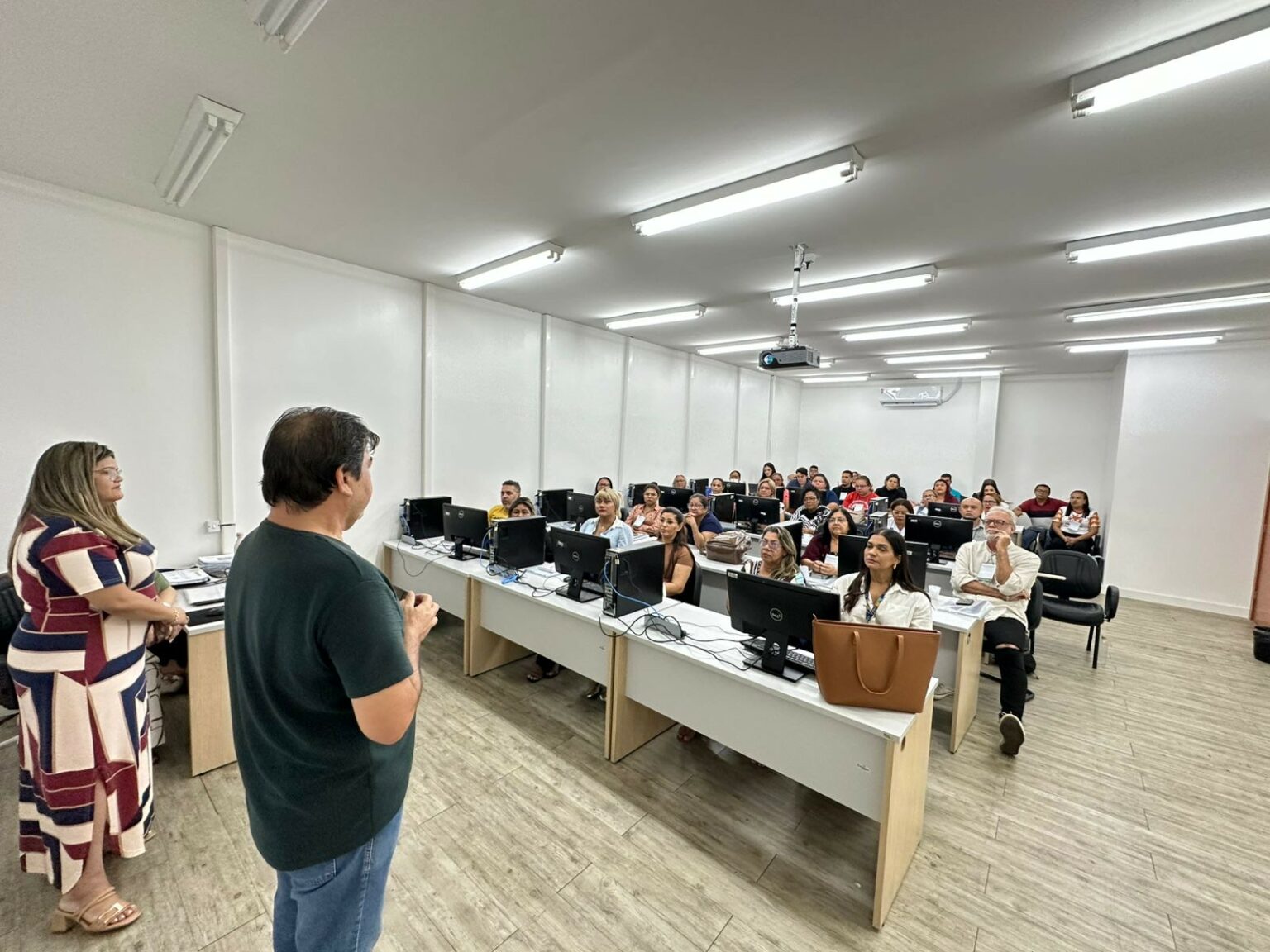 Prefeitura de Manaus realiza oficina para orientar OSCs parceiras da Fundação Doutor Thomas