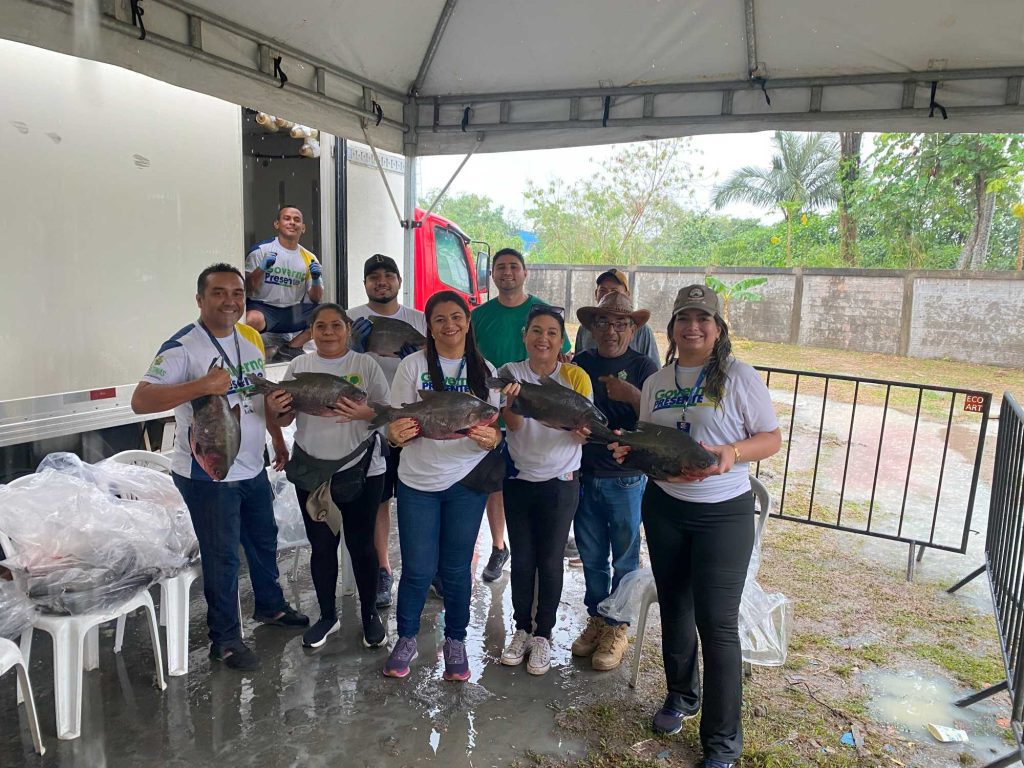 Governo Presente: ADS entrega três toneladas de peixe e realiza edição da Feira de Produtos Regionais