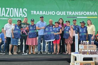 Em Novo Airão, ADS realiza pagamento de programa e doações de equipamentos para trabalhadores rurais