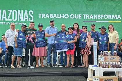 Em Novo Airão, ADS realiza pagamento de programa e doações de equipamentos para trabalhadores rurais