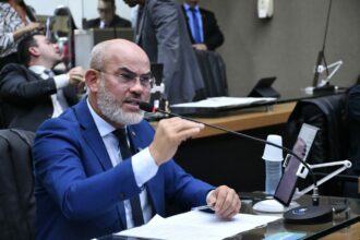Cabo Maciel solicita melhorias estruturais para escolas estaduais em Lábrea