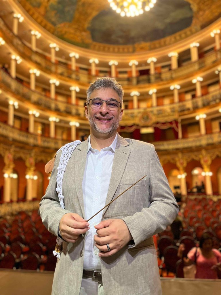 Espetáculo ‘Lendas Amazônicas 2’ encanta público no Teatro Amazonas com toadas e inclusão