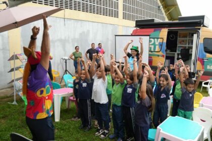 Mania de Ler proporciona leitura e experiências tecnológicas para alunos de Iranduba