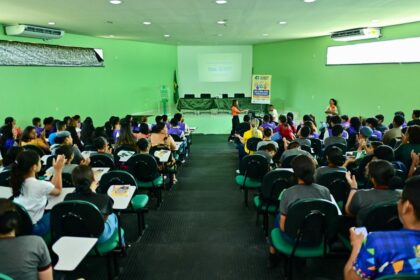 Débora Menezes leva Programa ‘Mentes Saudáveis’ a aprendizes em Presidente Figueiredo