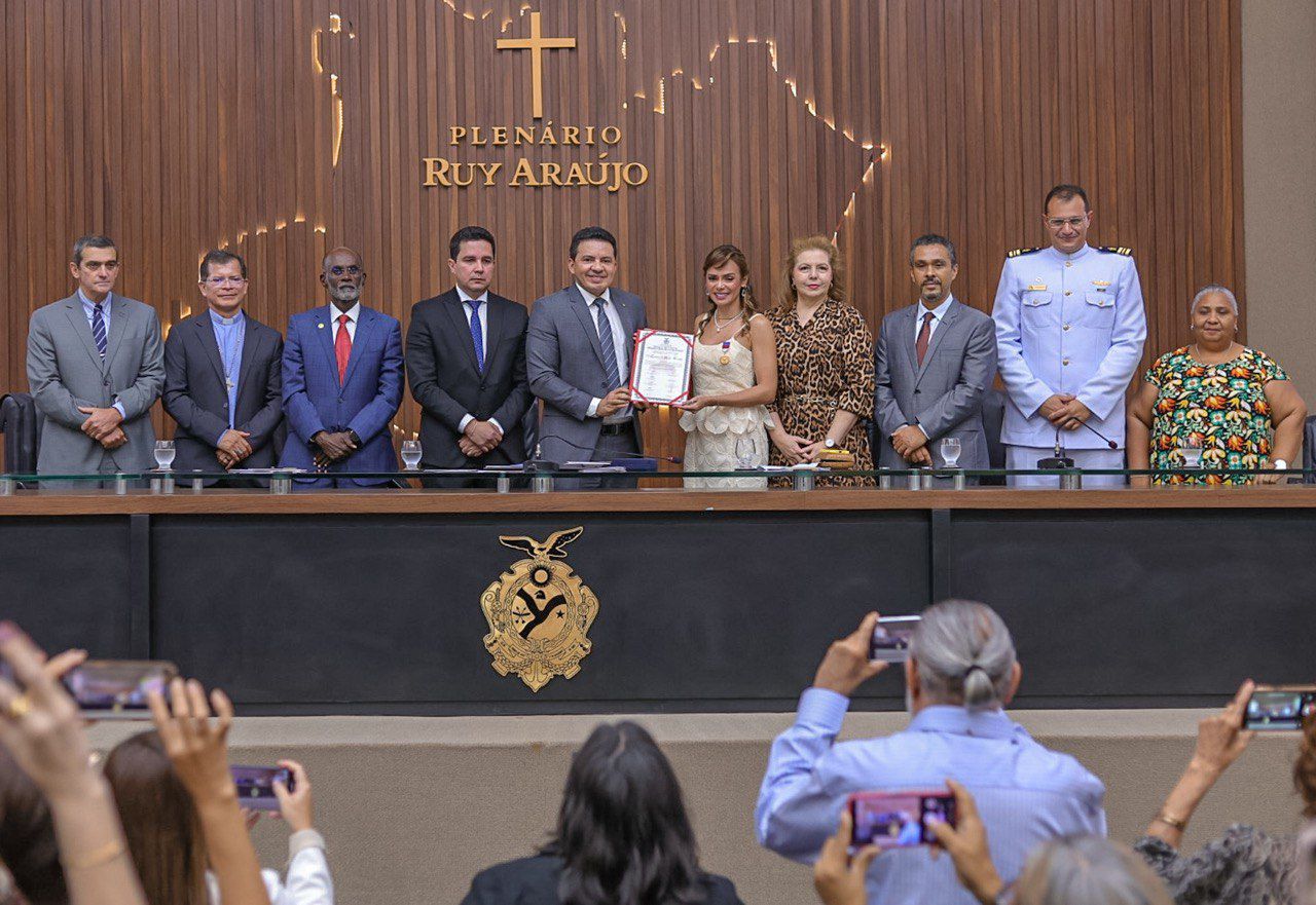 Delegado Péricles entrega a Medalha do Mérito Jurídico à procuradora-chefe do MPT, Alzira Melo Costa