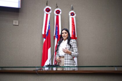 Deputada Mayra Dias cobra prioridade na educação e denuncia contratos milionários da Seduc