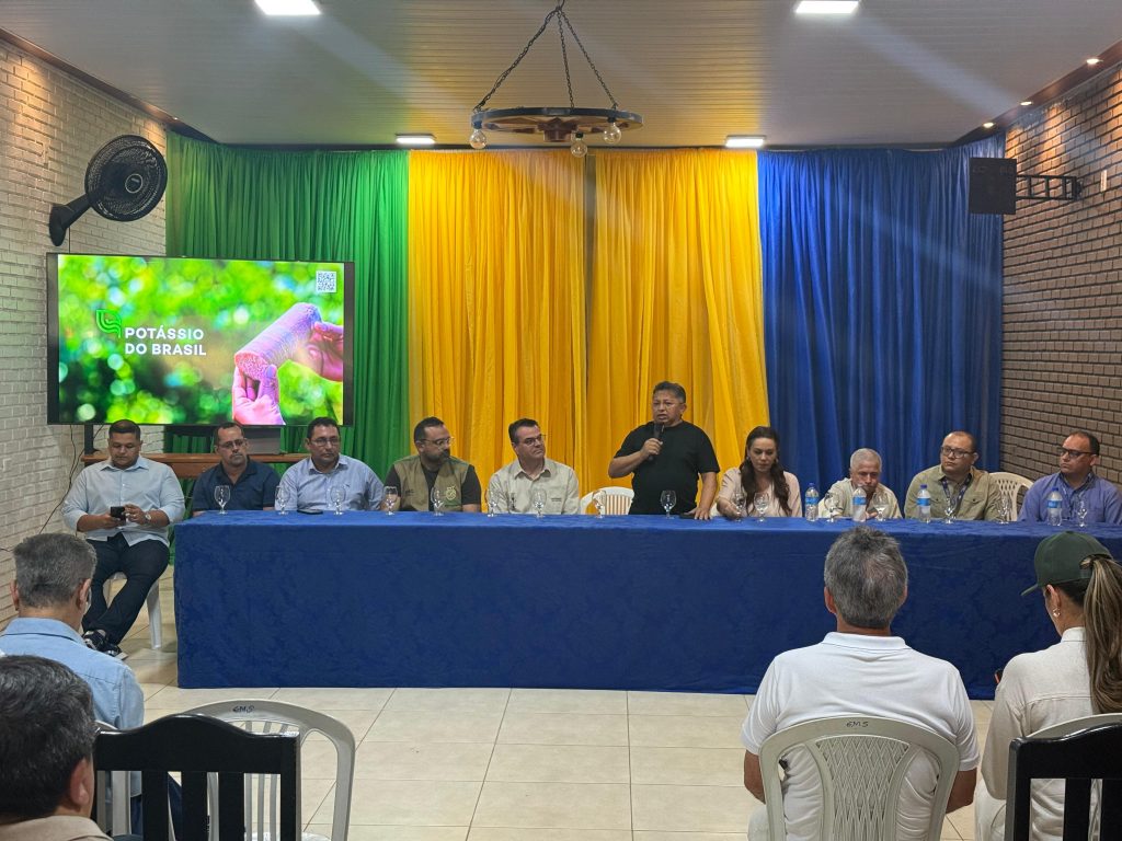 Deputado Sinésio Campos reforça apoio ao Projeto Potássio Autazes durante agenda no município