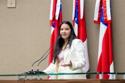 Dra. Mayara destaca a chegada do Programa Ilumina + Amazonas à cidade de Coari