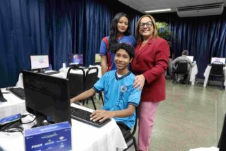 Secretaria de Educação recebe 2,5 mil minicomputadores para ampliar inclusão digital nas escolas estaduais