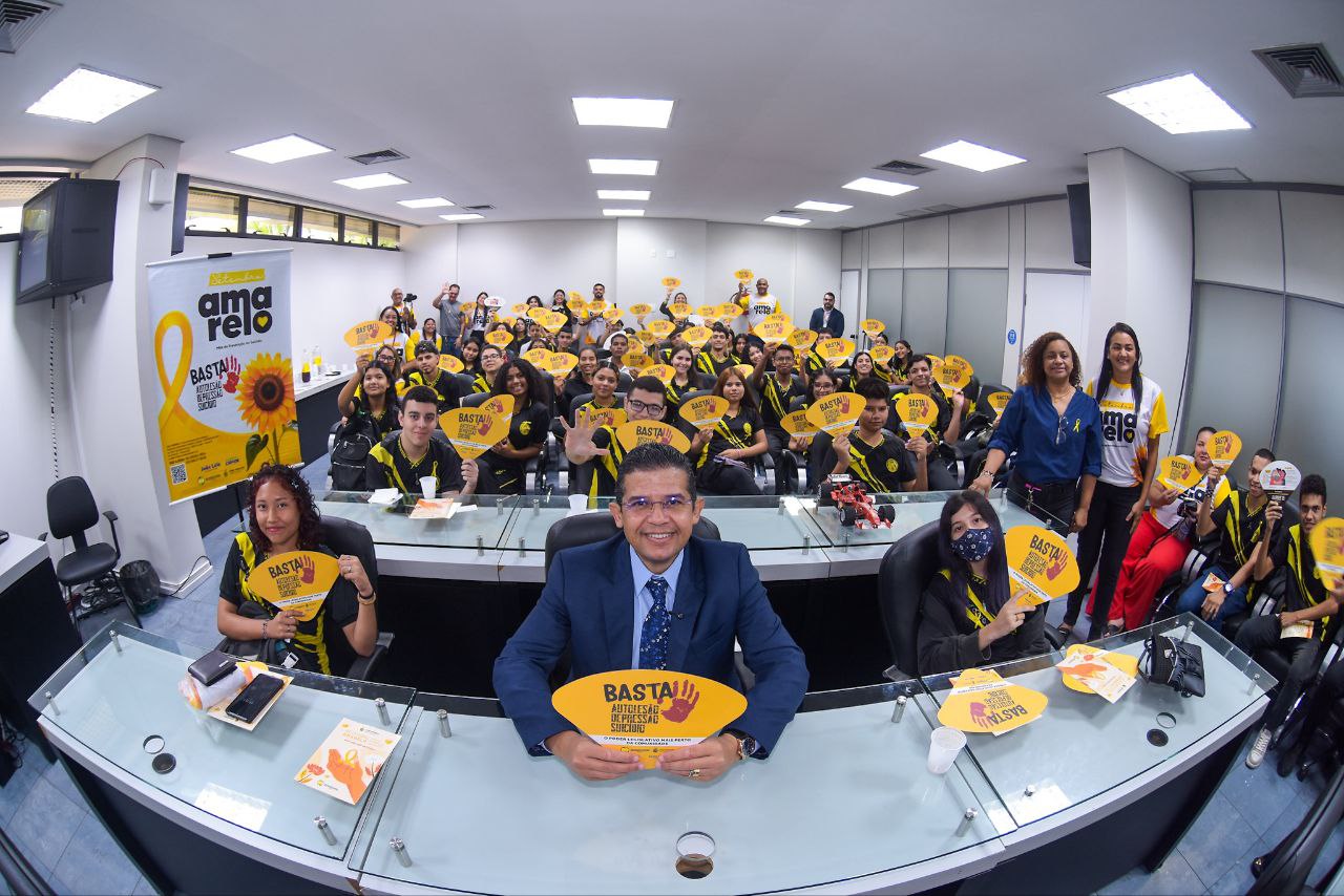 Estudantes participam de palestra sobre saúde mental e prevenção ao suicídio na Aleam