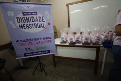 Governo Presente: Governador Wilson Lima faz entrega de mais de 500 kits do Programa Dignidade Menstrual para famílias da zona norte