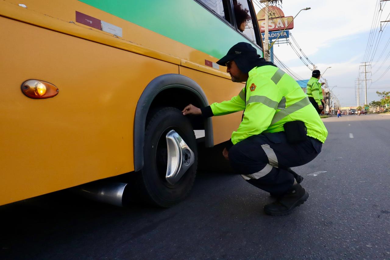 Prefeitura de Manaus fiscaliza serviços de transporte na avenida Autaz Mirim