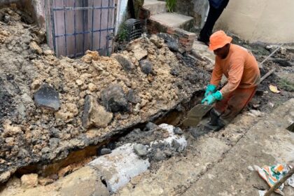 Prefeitura reforça sistema de drenagem em beco da Compensa