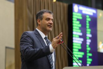 Marcelo Serafim destaca aprovação em comissão de PL que proíbe cobrança de água de poços artesianos em condomínios de Manaus