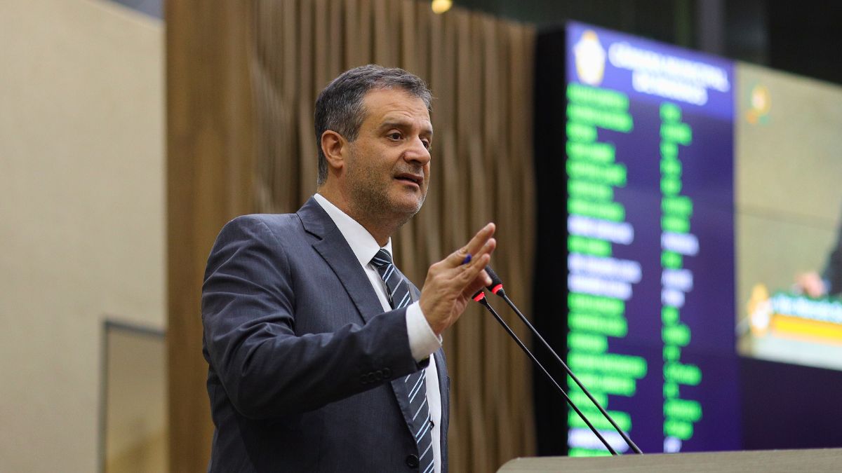 Marcelo Serafim destaca aprovação em comissão de PL que proíbe cobrança de água de poços artesianos em condomínios de Manaus