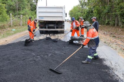 Melhorias na zona rural com novo asfalto no ramal do Brasileirinho