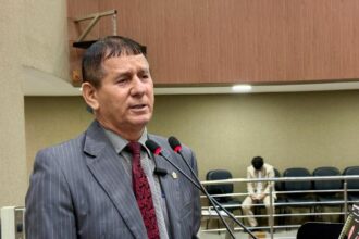 PL de Roberto Sabino que nomeia rua em homenagem à professora Izaltina Cordeiro recebe parecer favorável na CMM