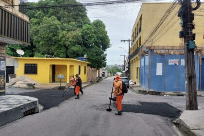 Prefeitura de Manaus executa serviços de recuperação asfáltica