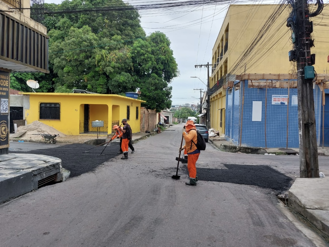 Prefeitura de Manaus executa serviços de recuperação asfáltica