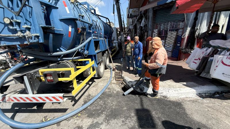 Prefeitura de Manaus intensifica revitalização do Centro com ações de limpeza e desobstrução de redes de drenagem