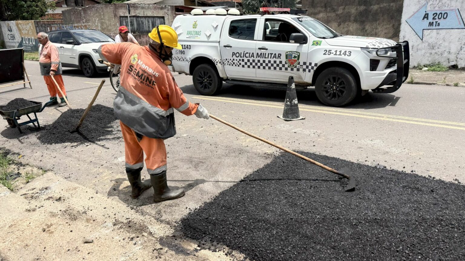 Prefeitura de Manaus intensifica serviço de recuperação asfáltica e leva mais mobilidade ao bairro Redenção