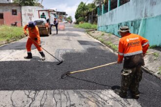 Prefeitura de Manaus realiza manutenção asfáltica no bairro Tarumã