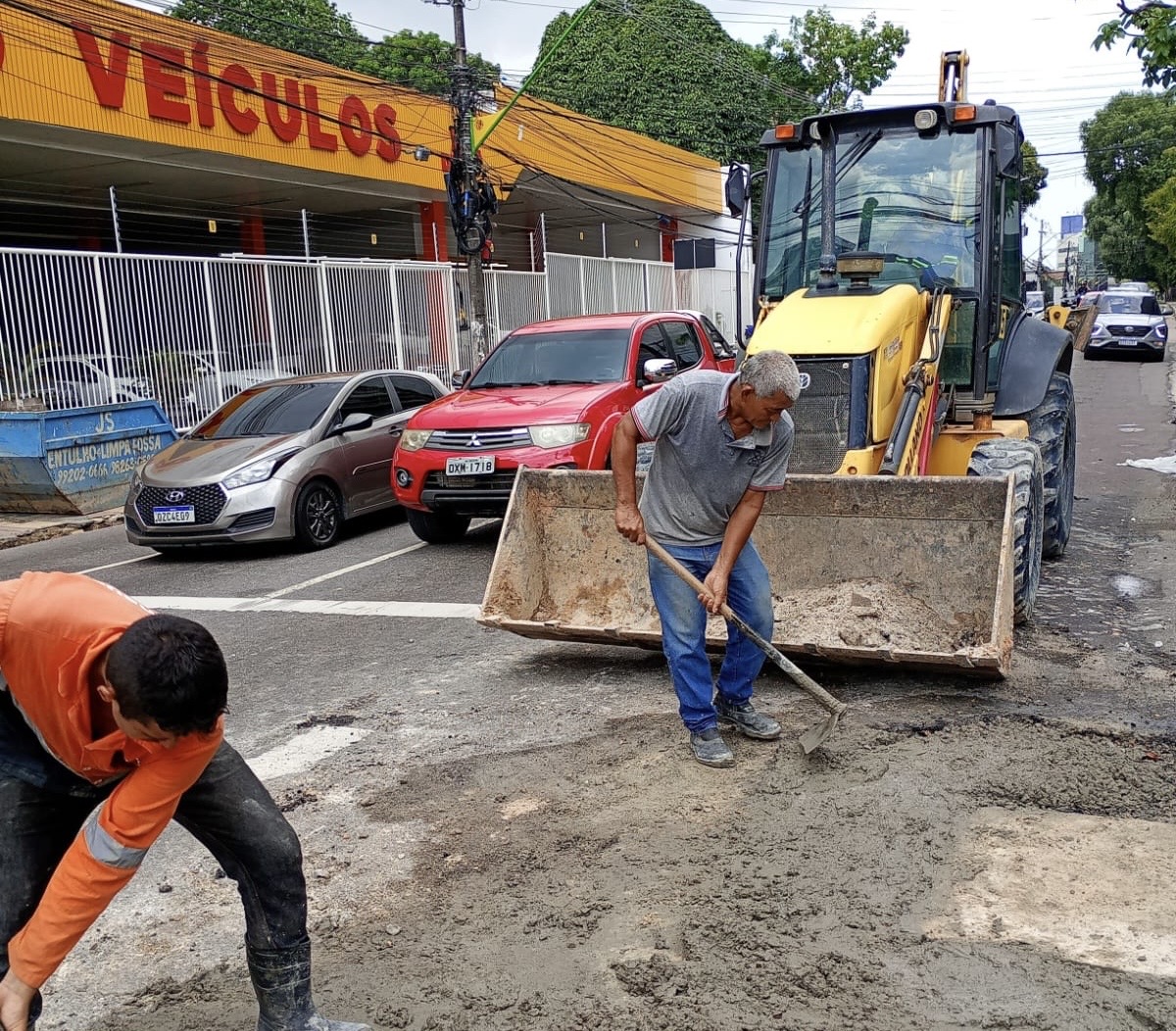Prefeitura de Manaus recupera sistema de drenagem no bairro Adrianópolis