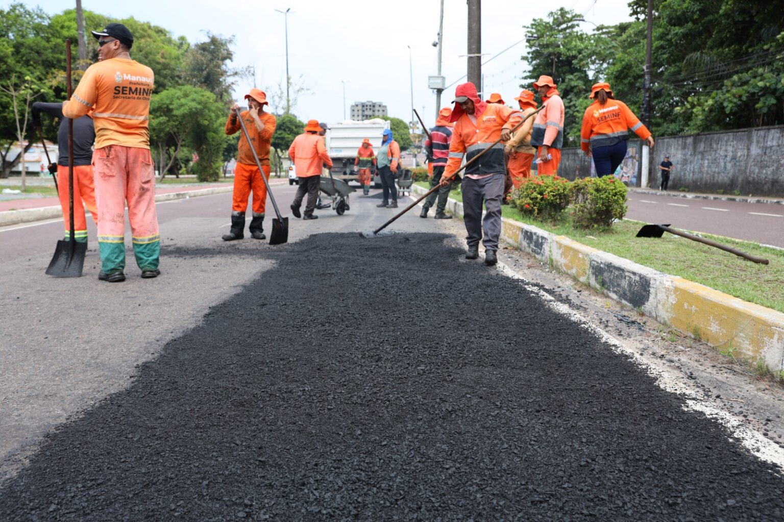 Prefeitura intensifica manutenção viária na avenida Lóris Cordovil