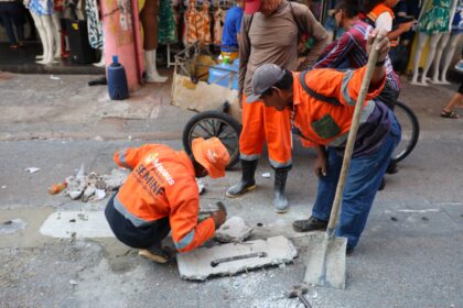 Prefeitura revitaliza drenagem superficial na rua Marechal Deodoro