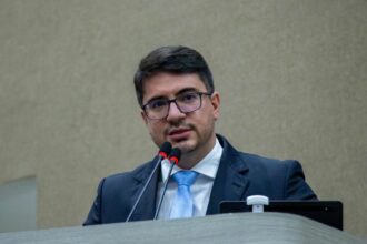 Rodrigo Guedes denuncia falta de água em vários bairros de Manaus
