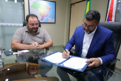Governador Wilson Lima assina ordem de serviço para recuperação viária em Boca do Acre